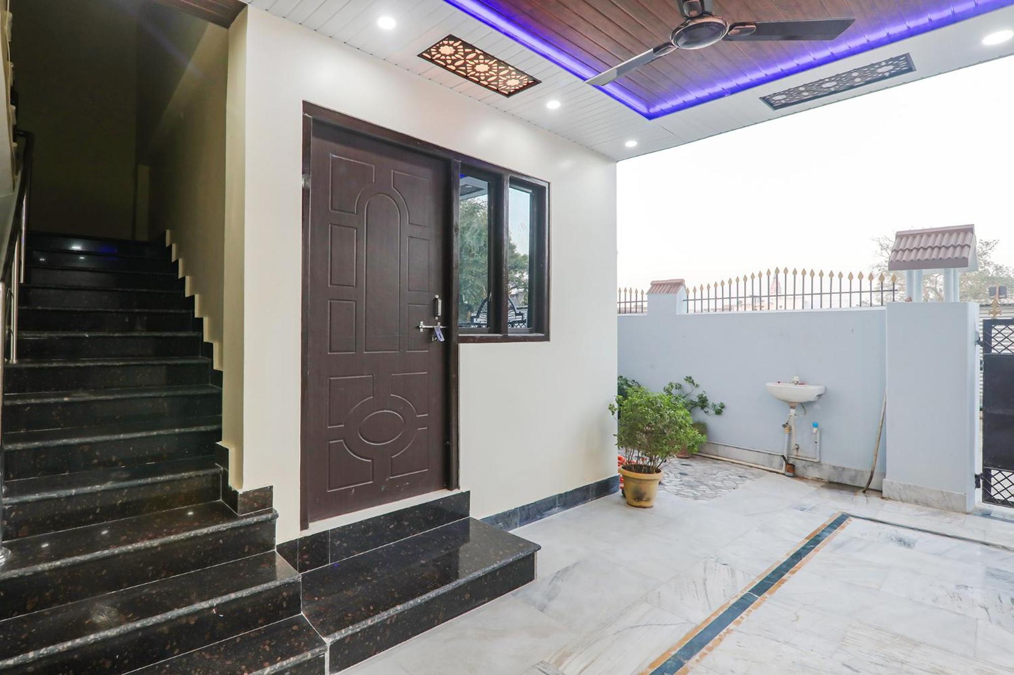 Fabexpress Awadh Inn - 400M From Shri Ram Janam Bhumi Ayodhya ภายนอก รูปภาพ