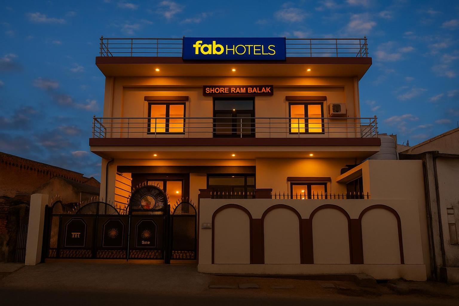 Fabexpress Awadh Inn - 400M From Shri Ram Janam Bhumi Ayodhya ภายนอก รูปภาพ